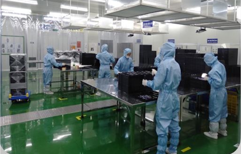 Làm sạch khay nhựa đựng linh kiện điện tử ( khay nhựa tái sử dụng và khay nhựa mới)